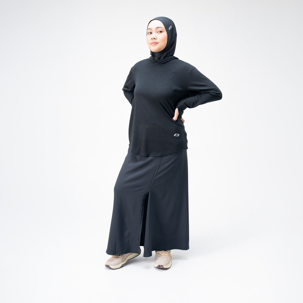 Sport Modest Hitam
